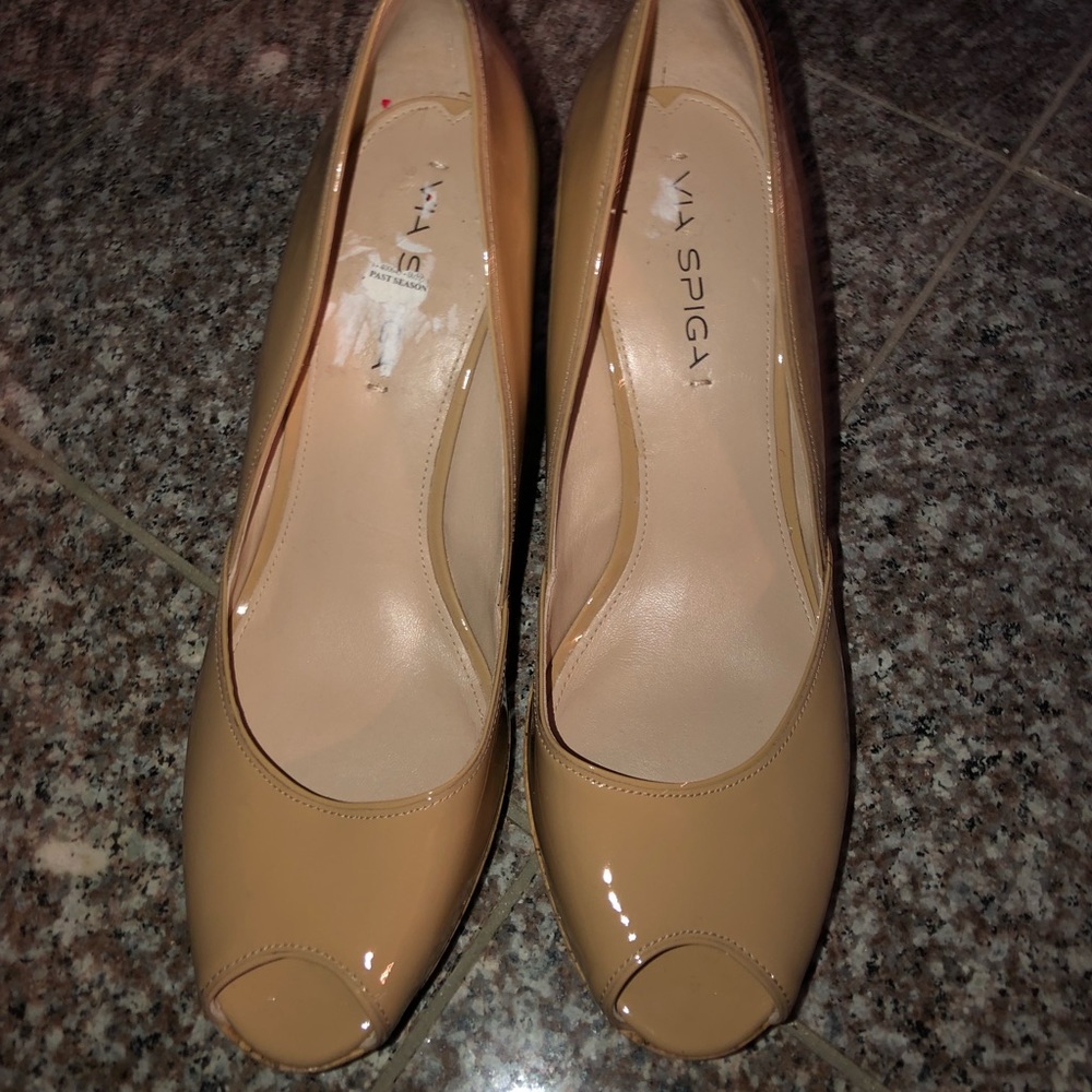 Via Spiga Patent tan wedge peep toe sandals